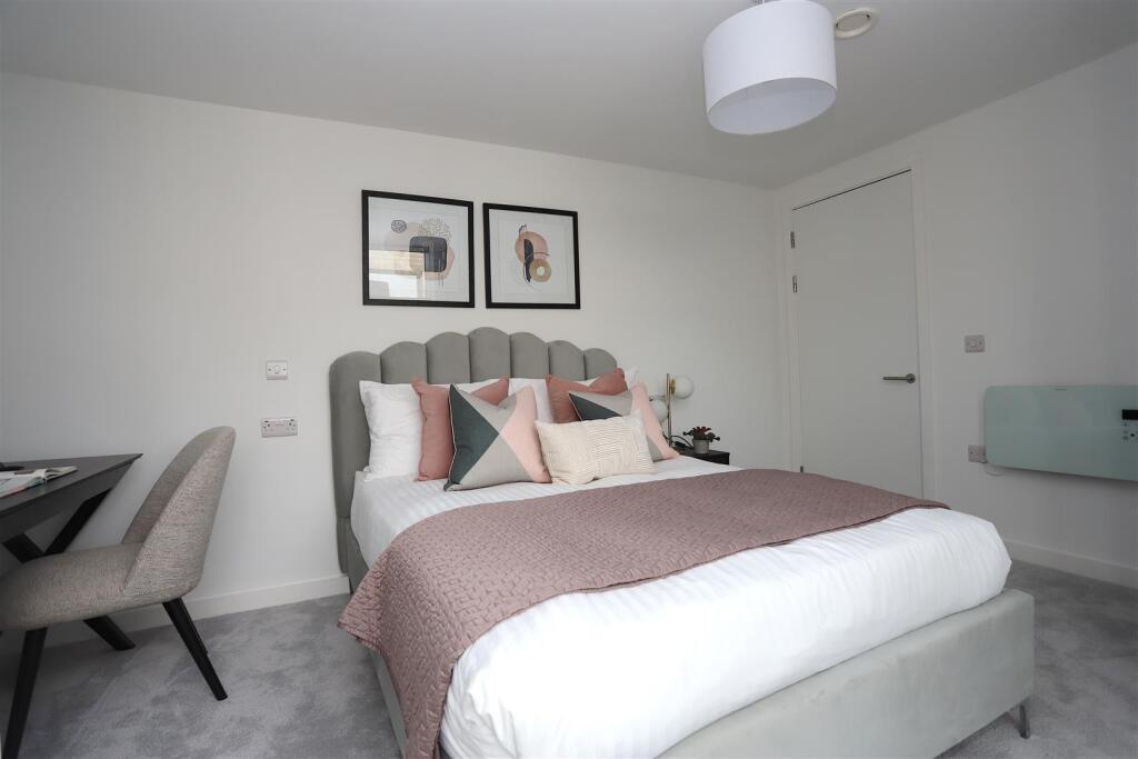 3 bedroom apartment for sale in Victoria House, East Piccadilly, M4